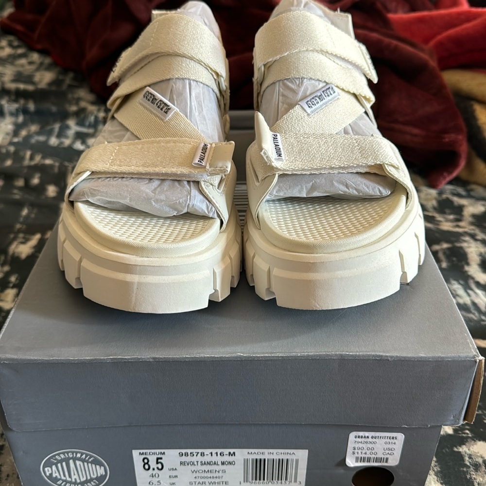 White chunky sandals. Fits between 8/8.5